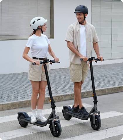 Scooter eléctrico Xiaomi 6 Lite para hogar, con diseño compacto y ruedas, ideal para desplazamientos urbanos.